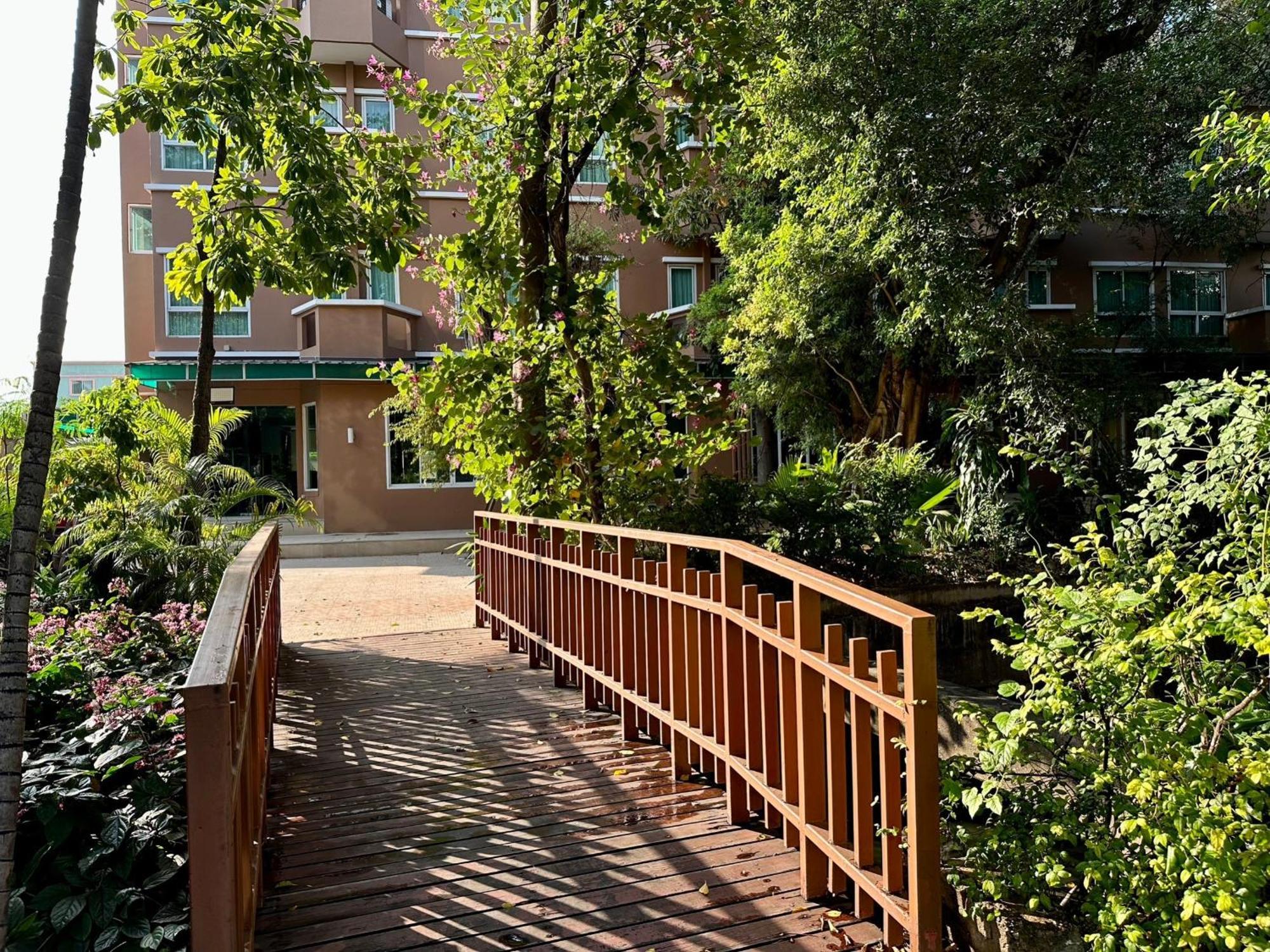 Calypzo Bangkok Hotel Kültér fotó